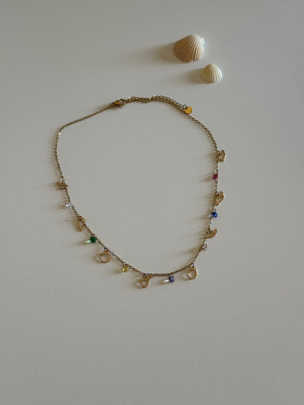 Collar Silueta Islas con Brillos de colores