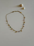 Collar Silueta Islas con Brillos de colores