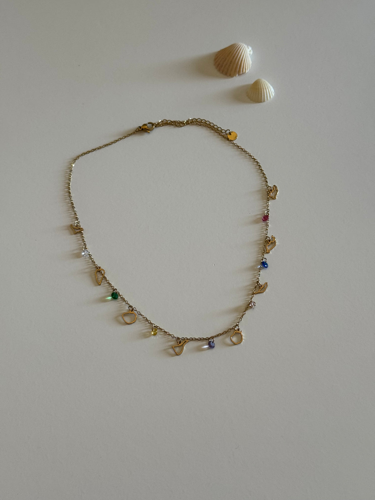 Collar Silueta Islas con Brillos de colores