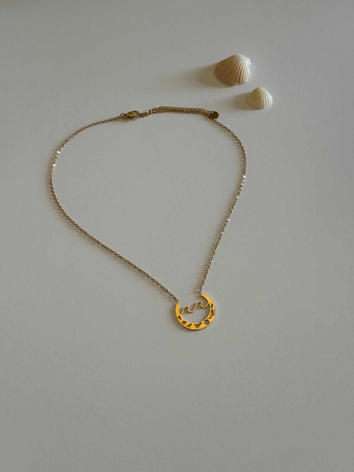 Collar dos olas e Islas.