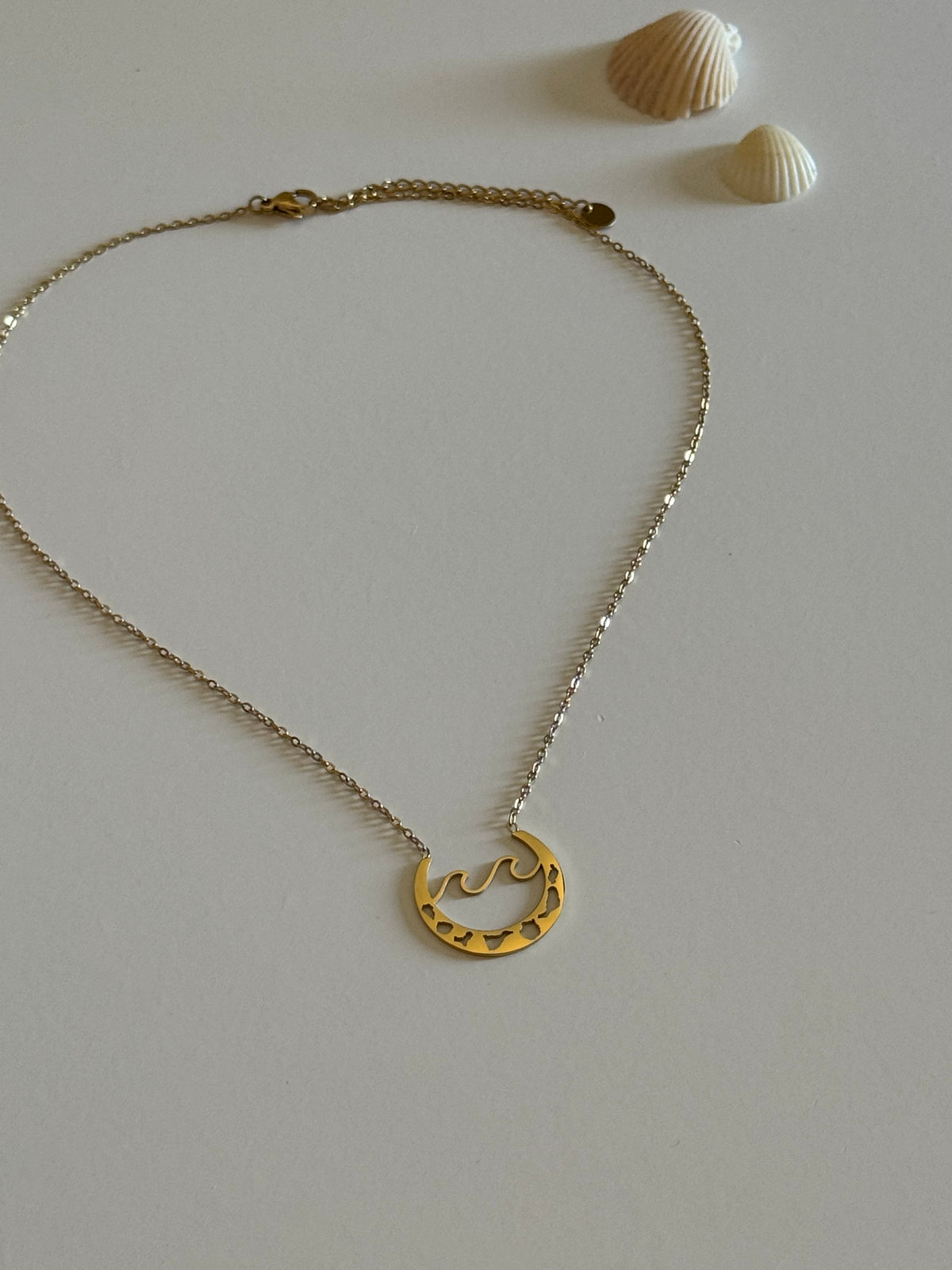 Collar dos olas e Islas.