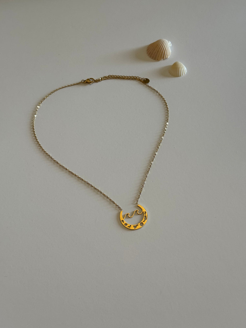 Collar dos olas e Islas.