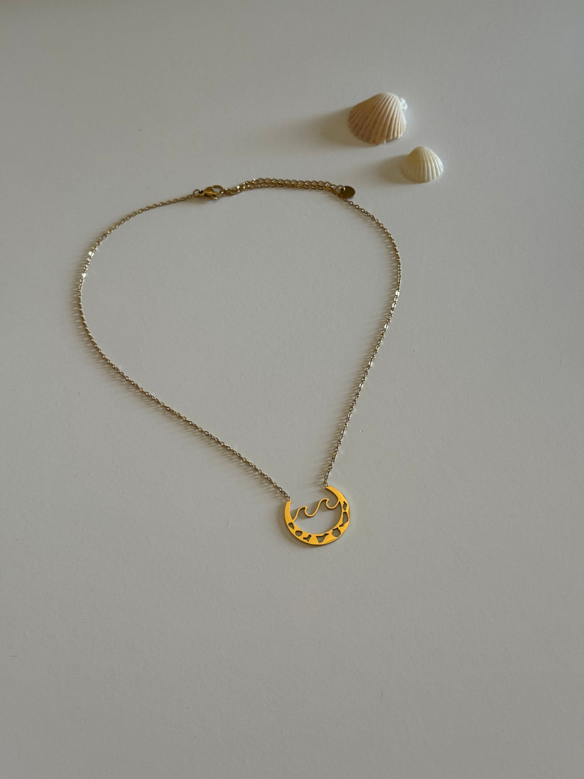 Collar dos olas e Islas.