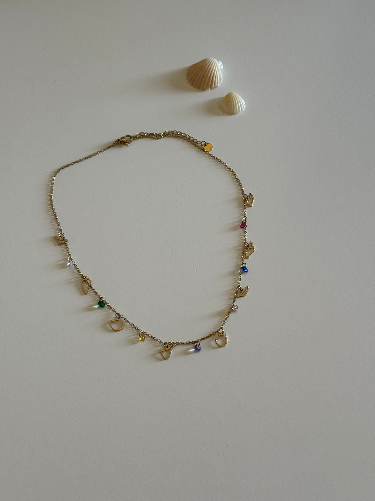 Collar Silueta Islas con Brillos de colores
